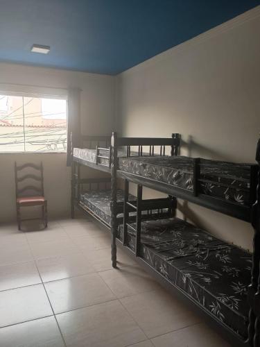 Llit o llits en una habitació de Sheymar Hostel Pindamonhangaba