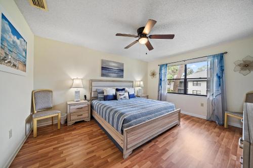 a bedroom with a bed and a ceiling fan at Stylish and Modern Shorewalk condo close to top beaches, heated pools, hot tub, IMG Academy, dining in Bradenton
