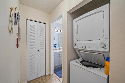 a laundry room with a washer and dryer at Stylish and Modern Shorewalk condo close to top beaches, heated pools, hot tub, IMG Academy, dining in Bradenton