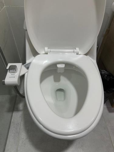 Bilik mandi di Aparta estudio Zona Norte Bogotá
