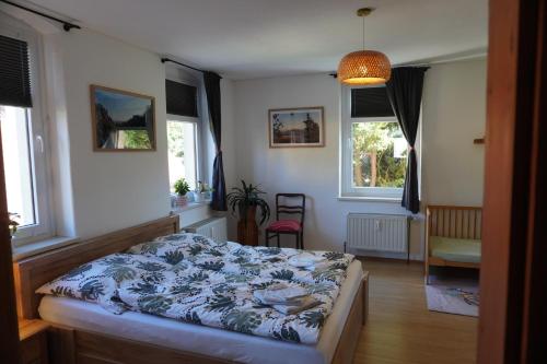 Postel nebo postele na pokoji v ubytování Ferienwohnung Ufer - Urlaub in der Sächsischen Schweiz