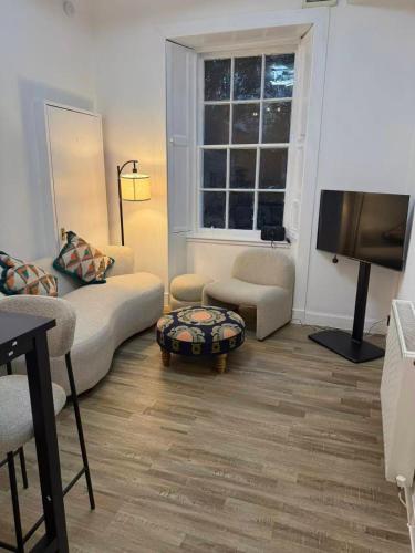 Modern apartment photo 9