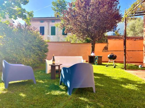 Un jardín fuera de Holiday Vibes