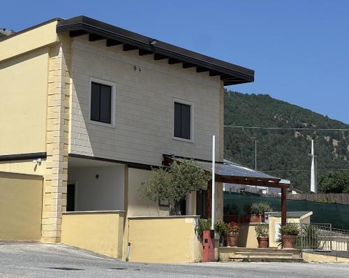 a building with a parking lot with a garage at Solaria House appartamenti con cucina a 200 MT dalla Basilica di Padre Pio e 600 MT dall'ospedale Casa Sollievo della Sofferenza in San Giovanni Rotondo
