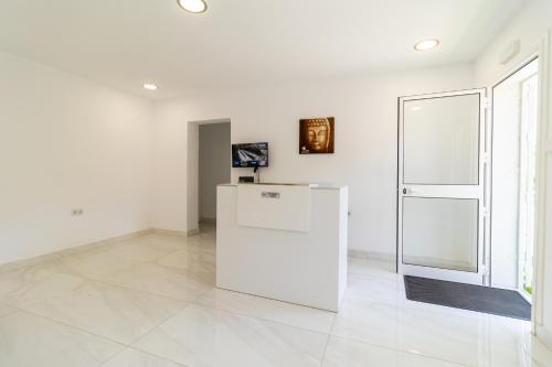 a white room with a refrigerator and a window at Villa Amir in Fuengirola