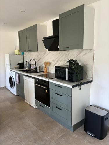 Η κουζίνα ή μικρή κουζίνα στο Logement dans un centre équestre