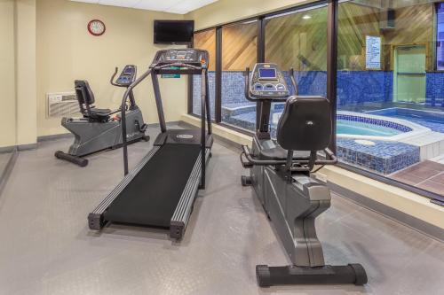 Fitness centrum a/nebo fitness zařízení v ubytování Super 8 by Wyndham Campbellton NB