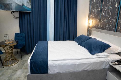 Postel nebo postele na pokoji v ubytování Prime Suites Hotel