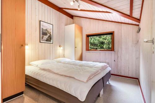 Ένα ή περισσότερα κρεβάτια σε δωμάτιο στο BV420-Blavand-Gronnevaenget-3