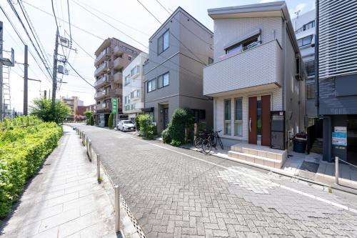 Matsubara Station 2 minutes Shinjuku, Shibuya 15 minutes Pure Japanese style house where you can feel the seasons Maximum 6 people rent a house Quiet house