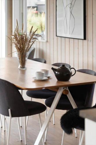 a wooden table with chairs and a bowl on it at FAN002-Fano-Krinkelkrog-1 in Fanø