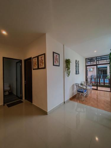 Ruang duduk di Uma Luhur Villa