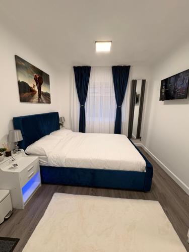 a bedroom with a bed and a desk and a bed sidx sidx sidx at Modern En-Suite Double Bedroom in Cardiff with Private Entrance in Cardiff