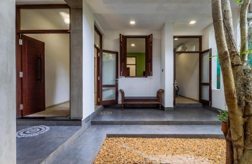 Η πρόσοψη ή η είσοδος του 4 Bed Rooms with ACs House in Pannipitiya