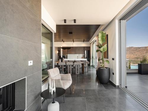Χώρος καθιστικού στο Villa Thealon I New luxury villa with sea view and private infinity pool