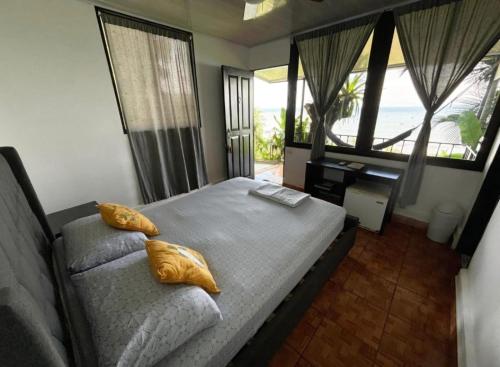 Postel nebo postele na pokoji v ubytování Cabinas Nasua Drake