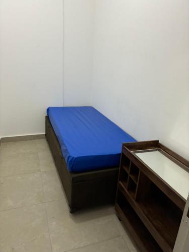 a bedroom with a bed with a blue mattress at Condomínio Itaparica III in Guarujá