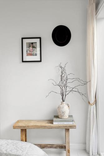 a table with a vase on it in a room at The Wash House in Te Awamutu
