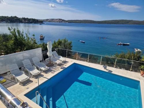 Three-Bedroom Apartment With Sea View A2