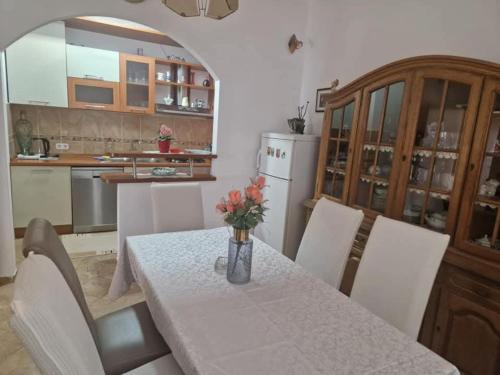 Three-Bedroom Apartment With Sea View A2