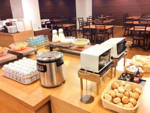 a buffet line with food on a table in a restaurant at Itoen Hotel Bekkan in Ito