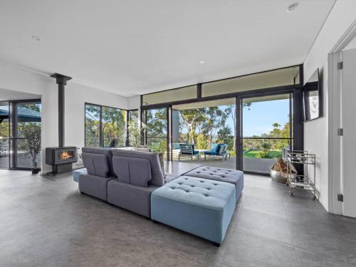 Χώρος καθιστικού στο The Roo House - Sprawling Bushland Retreat near Town