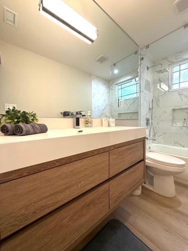 a bathroom with a sink and a toilet and a tub at Coastal Escape in Redondo Beach in Redondo Beach