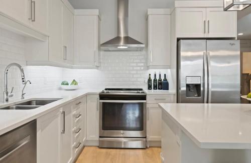 Gallery image of Luxury townhome in lake country in Lake Country