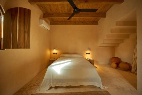 a bedroom with a large white bed in a room at Buena Vida Macao 7 habitaciones in Salado