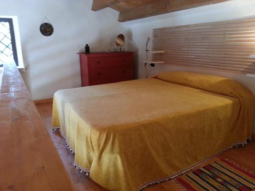 Tempat tidur dalam kamar di Lovely Cottage