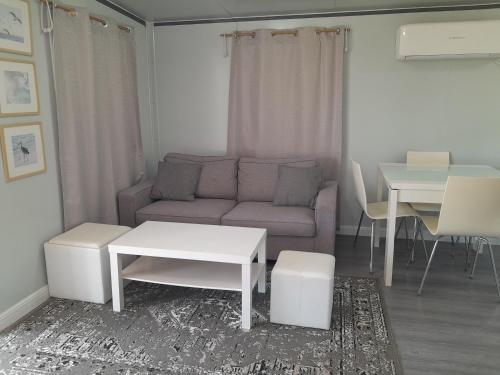 Un lugar para sentarse en The Holiday Hut