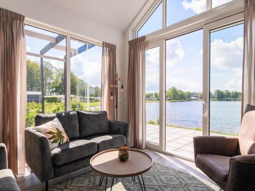 Gallery image of Lakeside Retreat with Modern Comfort in Tynaarlo
