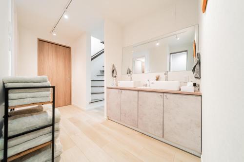 3BR,2BA,2WC with kitchen and living,7min to skytree subway,Max12P