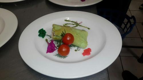 a plate of food with tomatoes and vegetables on it at Riverside Lodge & Conference Center in Aliwal North