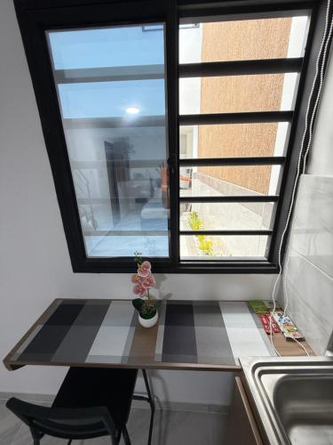 a window with a table and a chair next to a sink at Coliving C33- Apartaestudios En Palmira Centro in Palmira