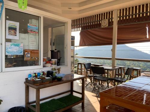 a room with a table and chairs and a dining room at Raisuayang in Mon Jam