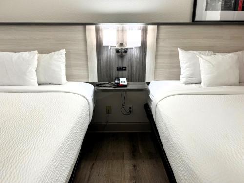 Una cama o camas en una habitación de Ramada by Wyndham Pelham