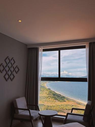 a room with a room with a view of the ocean at Condotel SeaSide - Apec Mandala Cham Bay Mui Ne in Mui Ne