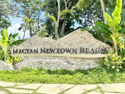 a sign that says macan newtownhaven beach at Newtown's Best Suites in Punta Engaño