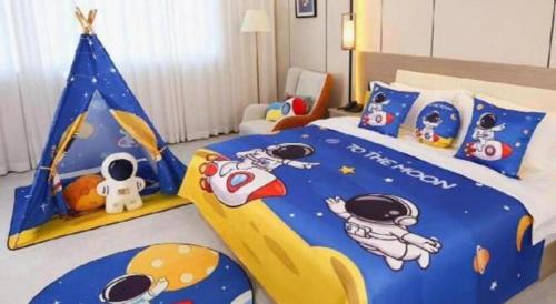 a bedroom with a bed with a play tent at City Comfort Inn Qingyuan Longtang Light Rail Changlong in Qingyuan