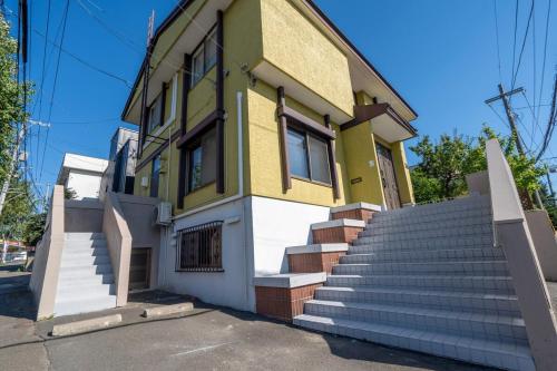 Spacious Family Stay Kids Play Area Free Parking Airport Bus Stop Right in Front