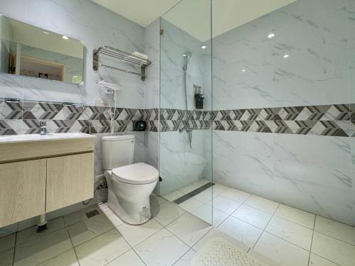 a bathroom with a toilet and a sink and a shower at Yongshanshui B&B in Daxi