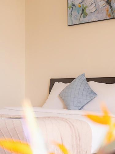 Postel nebo postele na pokoji v ubytování Moon Garden Hotel