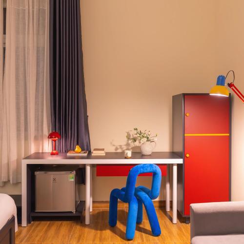 Postel nebo postele na pokoji v ubytování Moon Garden Hotel