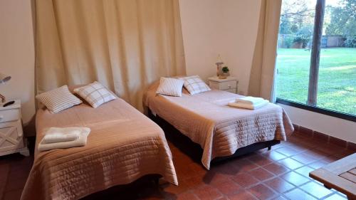 Postel nebo postele na pokoji v ubytování Cabañas Lodge el Suizo 2