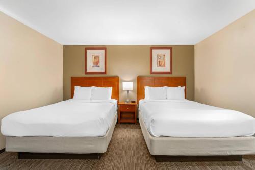 Ένα ή περισσότερα κρεβάτια σε δωμάτιο στο Comfort Inn Cockatoo Near LAX Airport