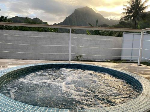 a jacuzzi tub with a view of a mountain at Moorea Villa Tea in Afareaitu