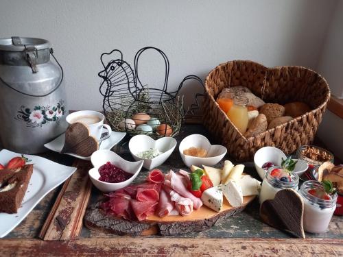a table with a plate of food and a basket of food at Raffreiderhof Apt Zirbe in Luson