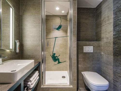 a bathroom with a shower with a toilet and a sink at Ibis Styles Sallanches Pays du Mont-Blanc in Sallanches