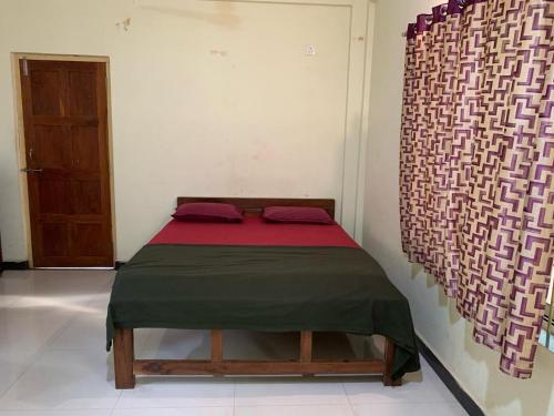 Ένα ή περισσότερα κρεβάτια σε δωμάτιο στο Prakash holliday home